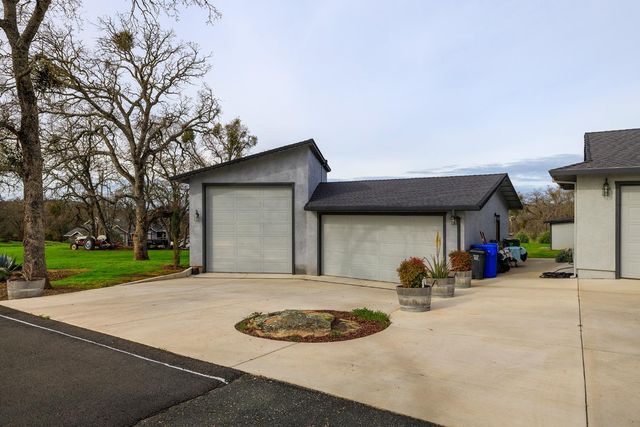 2318 Hartvickson Ln, Valley Springs, CA 95252