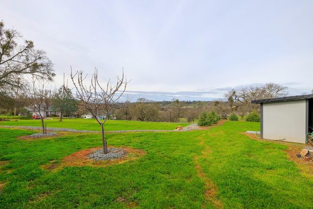 2318 Hartvickson Ln, Valley Springs, CA 95252