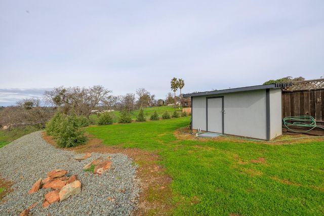 2318 Hartvickson Ln, Valley Springs, CA 95252