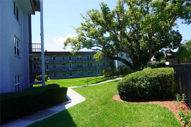 333 LAKE HOWARD DRIVE NW 303A, Winter Haven, FL 33880