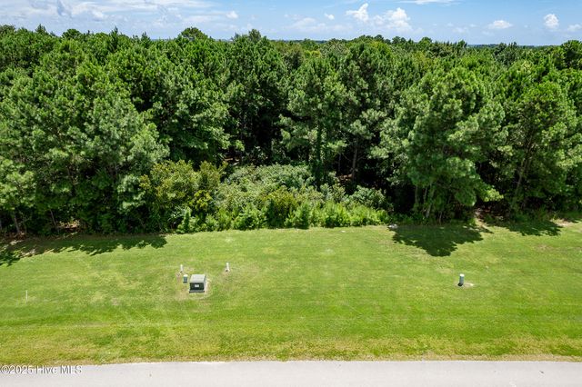 326 Spicer Lake Drive, Holly Ridge, NC 28445