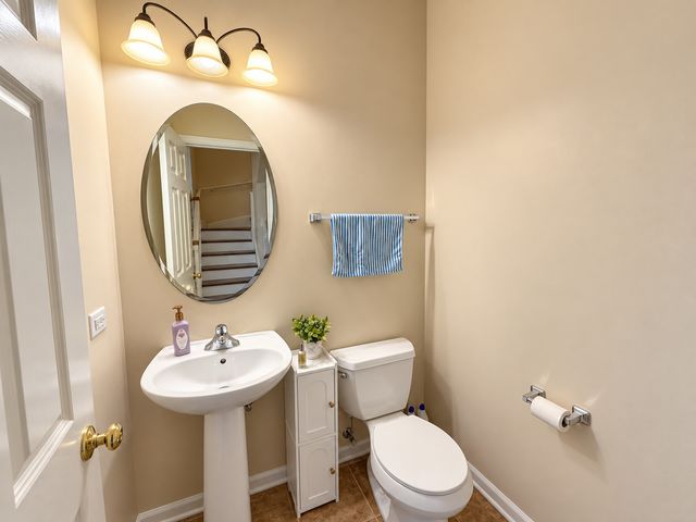 157 River Walk Court, Elgin, IL 60120