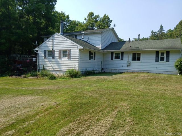 18073 Sharon Valley Road, Sharon Township, MI 48158