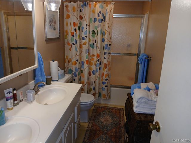 18073 Sharon Valley Road, Sharon Township, MI 48158
