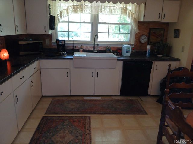 18073 Sharon Valley Road, Sharon Township, MI 48158