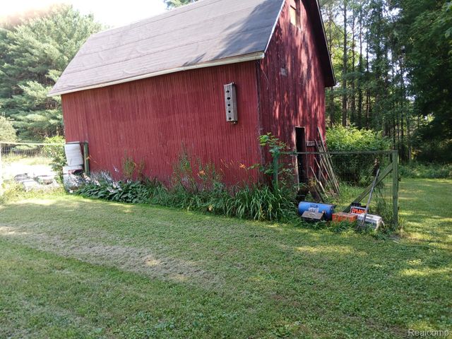 18073 Sharon Valley Road, Sharon Township, MI 48158