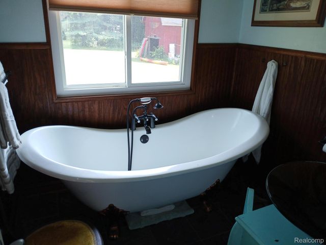 18073 Sharon Valley Road, Sharon Township, MI 48158