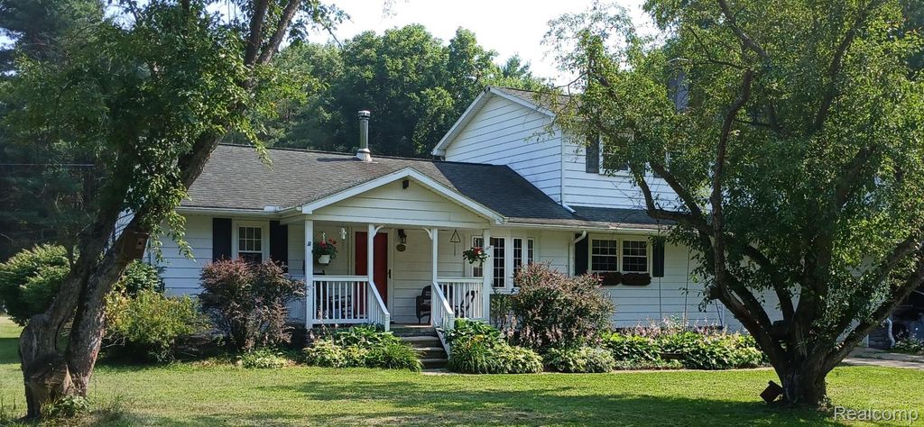18073 Sharon Valley Road, Sharon Township, MI 48158