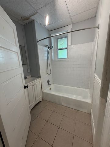 15 Lynde St 5, Salem, MA 01970