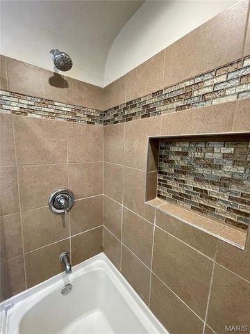 9855 Green Valley Drive, St Louis, MO 63136