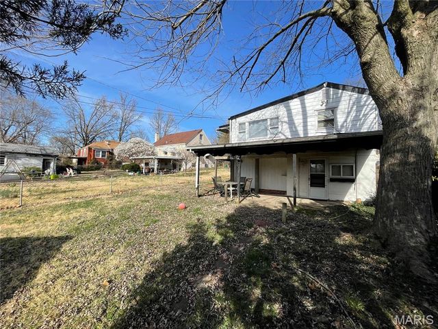 9855 Green Valley Drive, St Louis, MO 63136