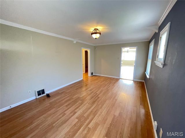 9855 Green Valley Drive, St Louis, MO 63136