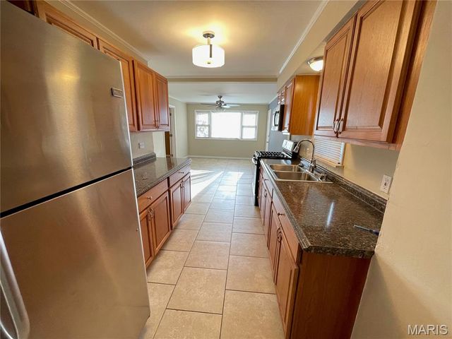 9855 Green Valley Drive, St Louis, MO 63136