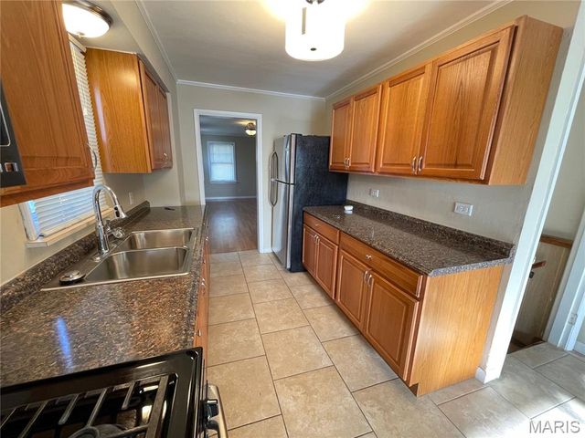 9855 Green Valley Drive, St Louis, MO 63136
