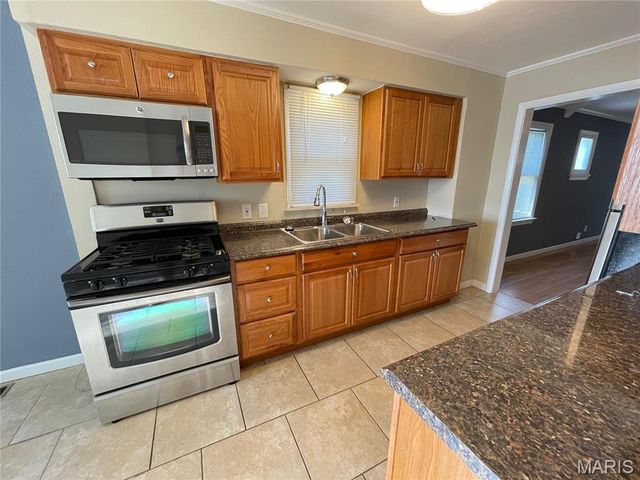 9855 Green Valley Drive, St Louis, MO 63136