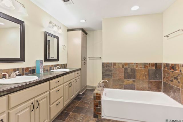 10437 Byrnes Rd, St Francisville, LA 70775