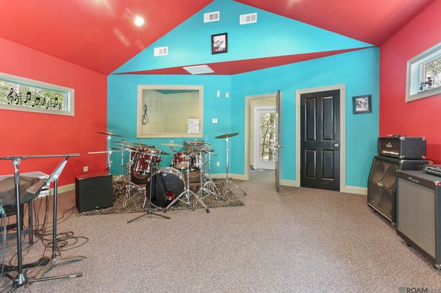 10437 Byrnes Rd, St Francisville, LA 70775