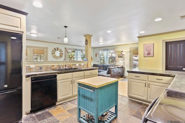 10437 Byrnes Rd, St Francisville, LA 70775