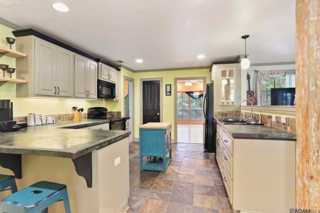 10437 Byrnes Rd, St Francisville, LA 70775