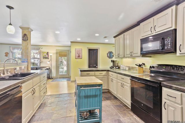 10437 Byrnes Rd, St Francisville, LA 70775