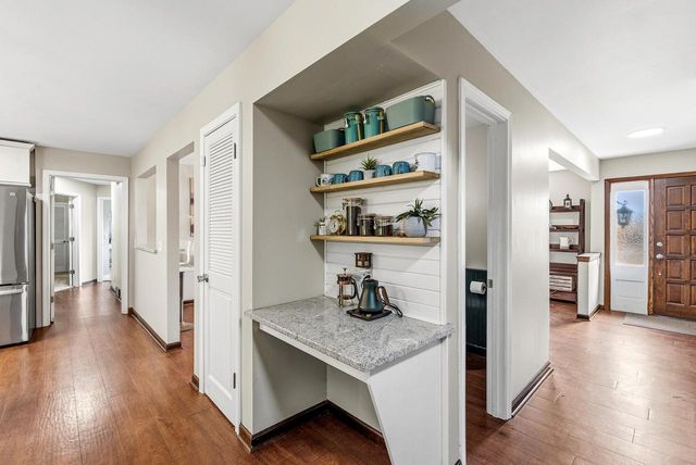 11311 N St James LANE, Mequon, WI 53092