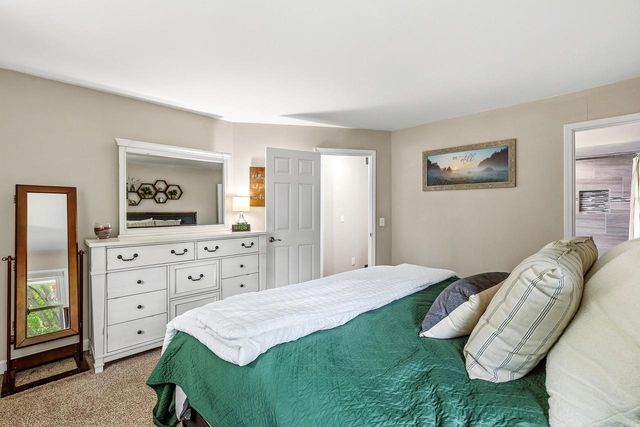 11311 N St James LANE, Mequon, WI 53092