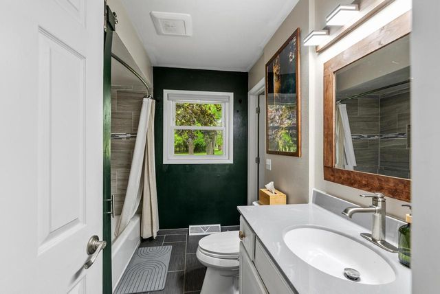 11311 N St James LANE, Mequon, WI 53092