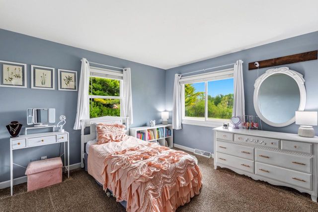 11311 N St James LANE, Mequon, WI 53092