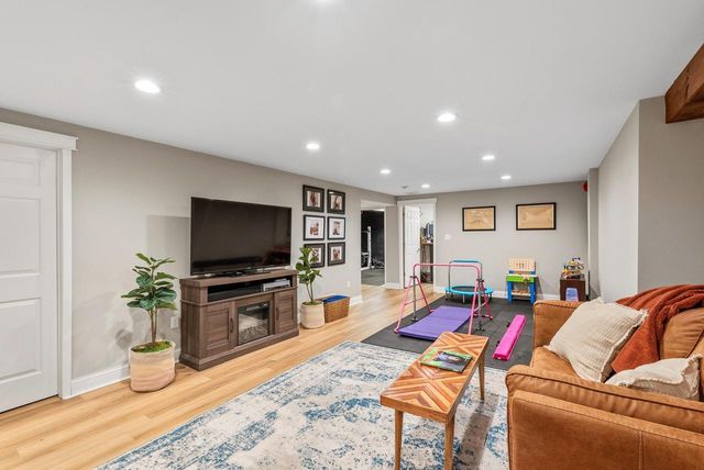 11311 N St James LANE, Mequon, WI 53092