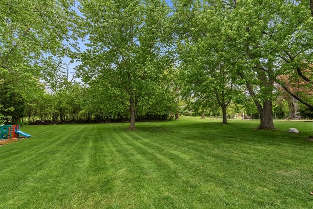 11311 N St James LANE, Mequon, WI 53092