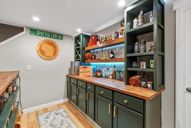 11311 N St James LANE, Mequon, WI 53092