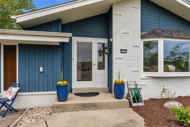 11311 N St James LANE, Mequon, WI 53092