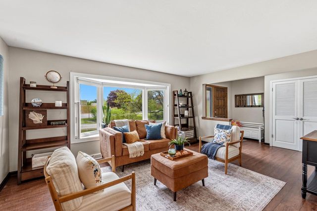11311 N St James LANE, Mequon, WI 53092