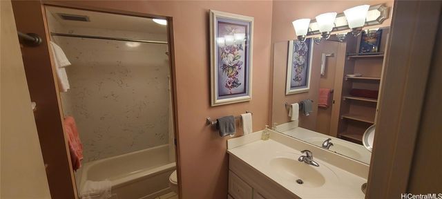 2410 E Cleghorn Street 1504, Honolulu, HI 96815