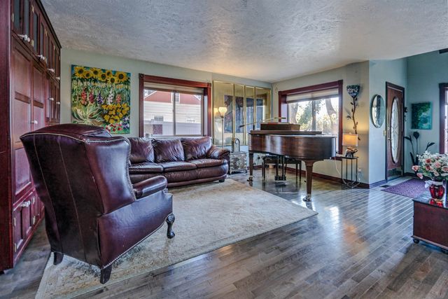 716 W 6th St, Medical Lake, WA 99022