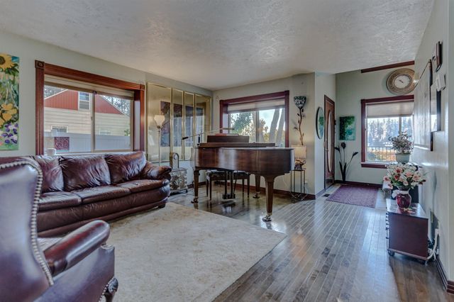 716 W 6th St, Medical Lake, WA 99022