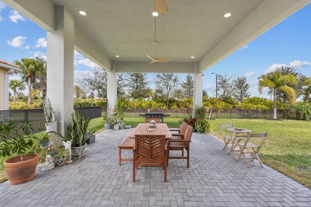 4776 Estates Circle, Loxahatchee, FL 33470