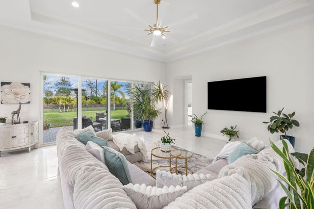 4776 Estates Circle, Loxahatchee, FL 33470