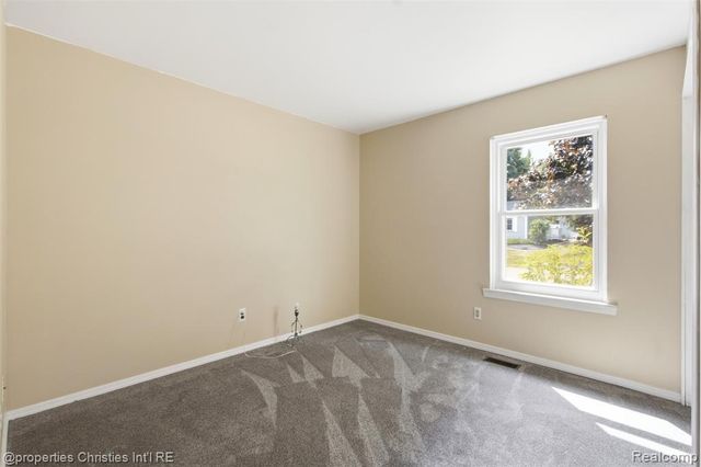 2814 Warrior Drive, Wixom, MI 48393