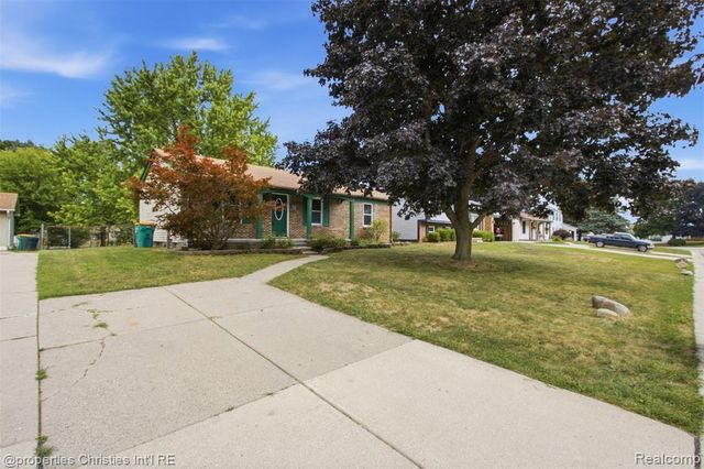 2814 Warrior Drive, Wixom, MI 48393
