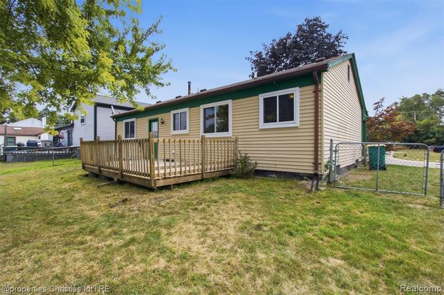 2814 Warrior Drive, Wixom, MI 48393