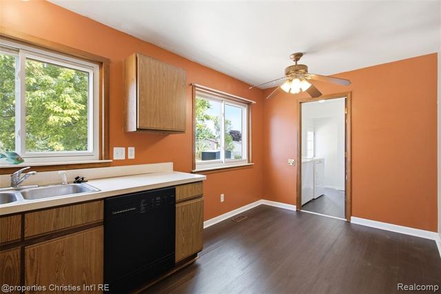 2814 Warrior Drive, Wixom, MI 48393