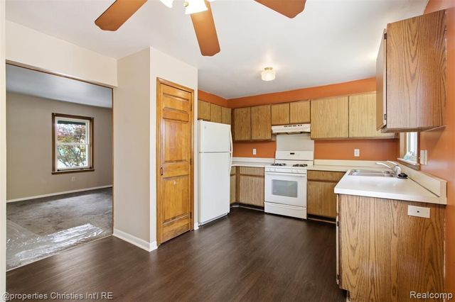 2814 Warrior Drive, Wixom, MI 48393