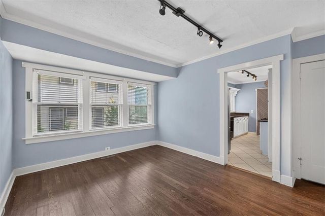 5717 Holmes Street, Kansas City, MO 64110