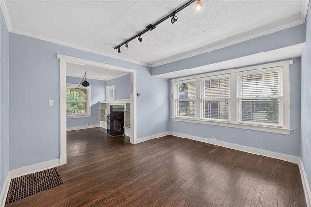 5717 Holmes Street, Kansas City, MO 64110