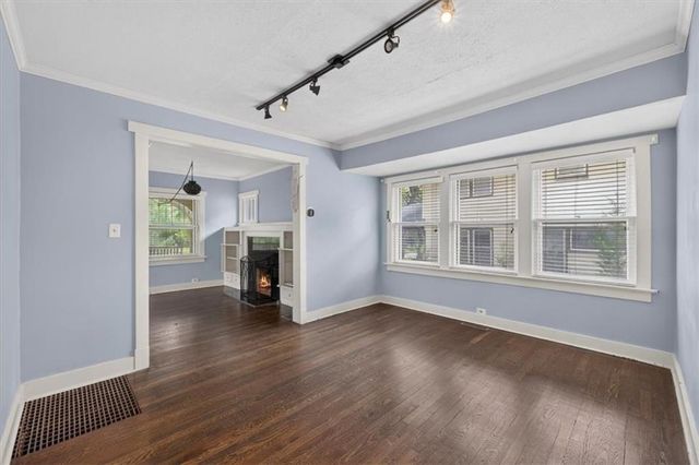 5717 Holmes Street, Kansas City, MO 64110