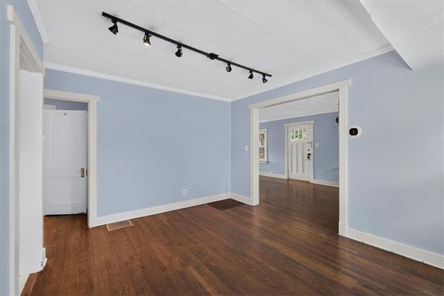 5717 Holmes Street, Kansas City, MO 64110