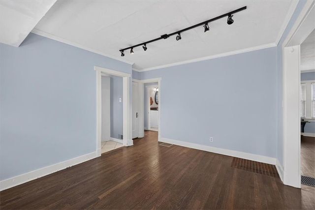 5717 Holmes Street, Kansas City, MO 64110