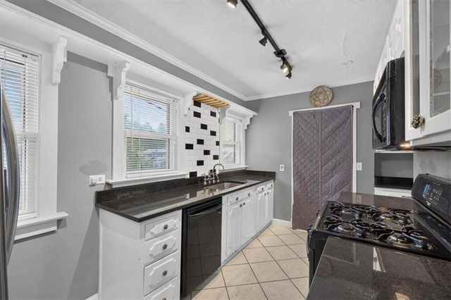 5717 Holmes Street, Kansas City, MO 64110