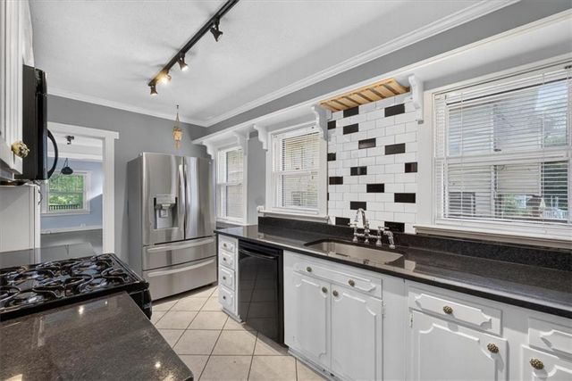 5717 Holmes Street, Kansas City, MO 64110